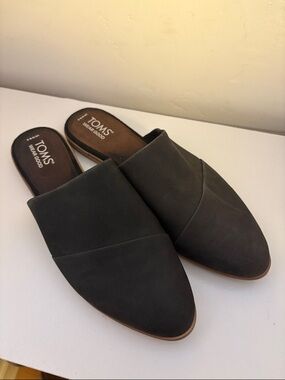 TOMS Black Slip-On Pointed Toe Mules